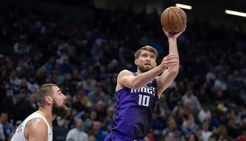 风暴娱乐官方：鹈鹕最多领先50分四杀国王：锡安伤停 福克斯10中1赛季最差