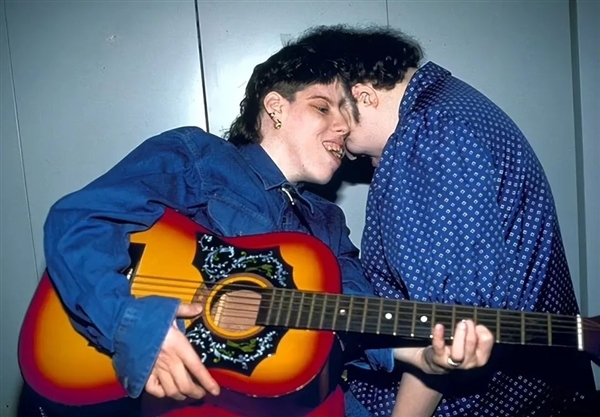 奇趣分分彩:美国最年长连体人62岁去世:妹妹46岁变性 支持姐姐结婚生子