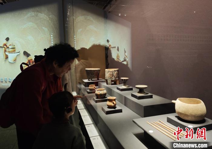 风暴娱乐登录：158件新疆文物亮相湘博 展现“聚宝之盆”风采